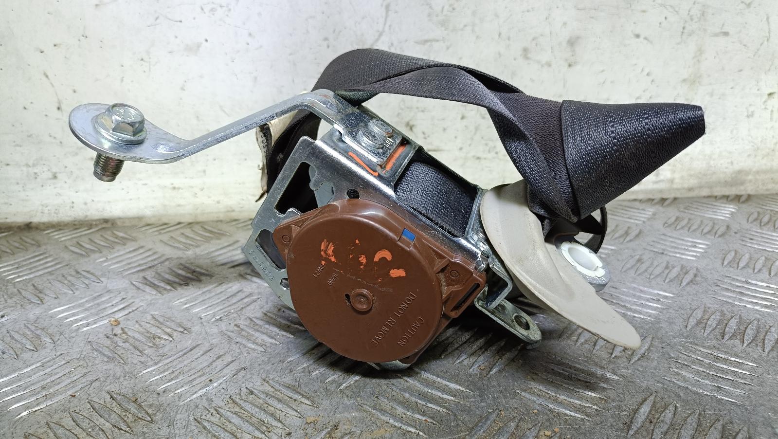 View Auto part Seatbelt/Stalk Nissan Pathfinder 2016