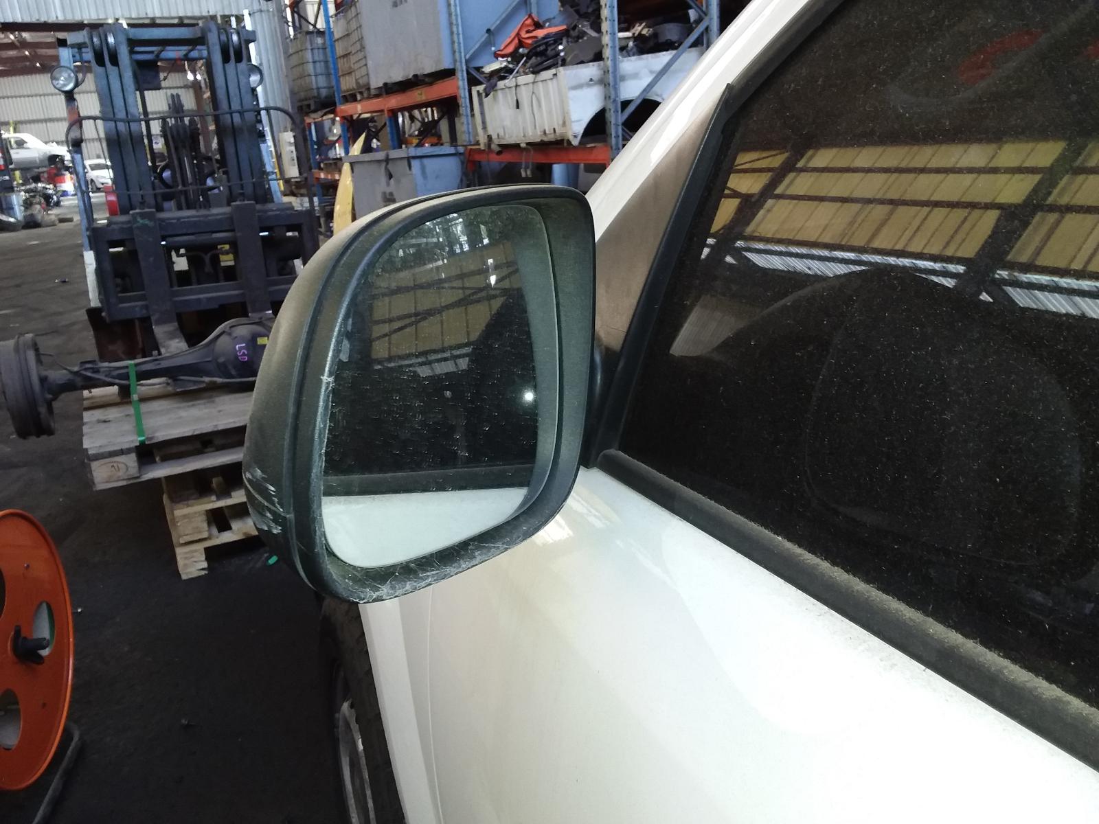 2013 Volkswagen Amarok Radiator View Auto part Radiator Volkswagen Amarok 2013