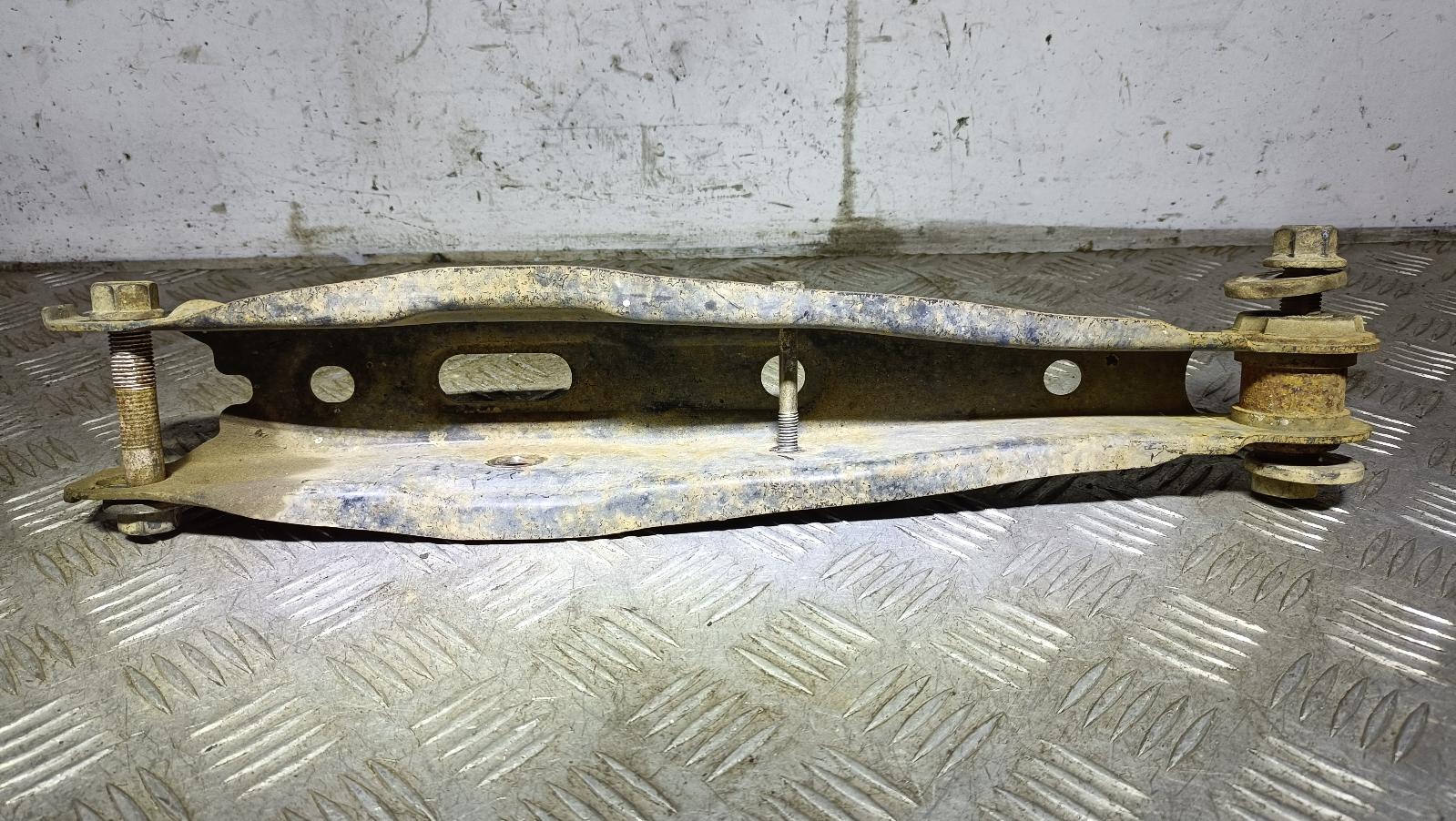 View Auto part Left Rear Trailing Arm Lexus Is200/is300 2002