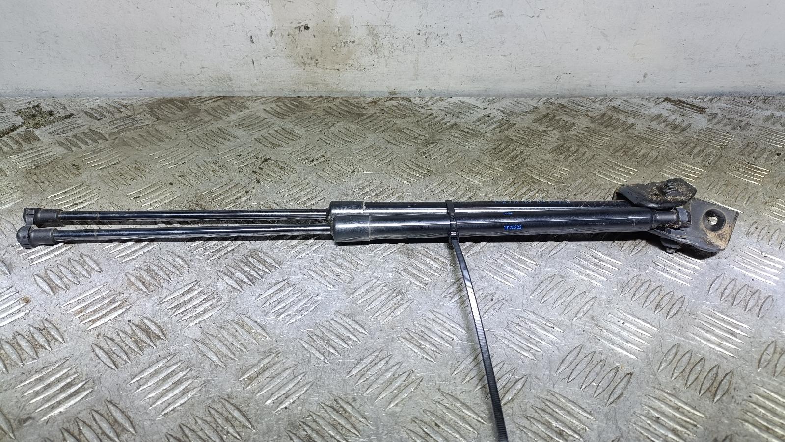 View Auto part Hatch Strut Mg Mg3 2021
