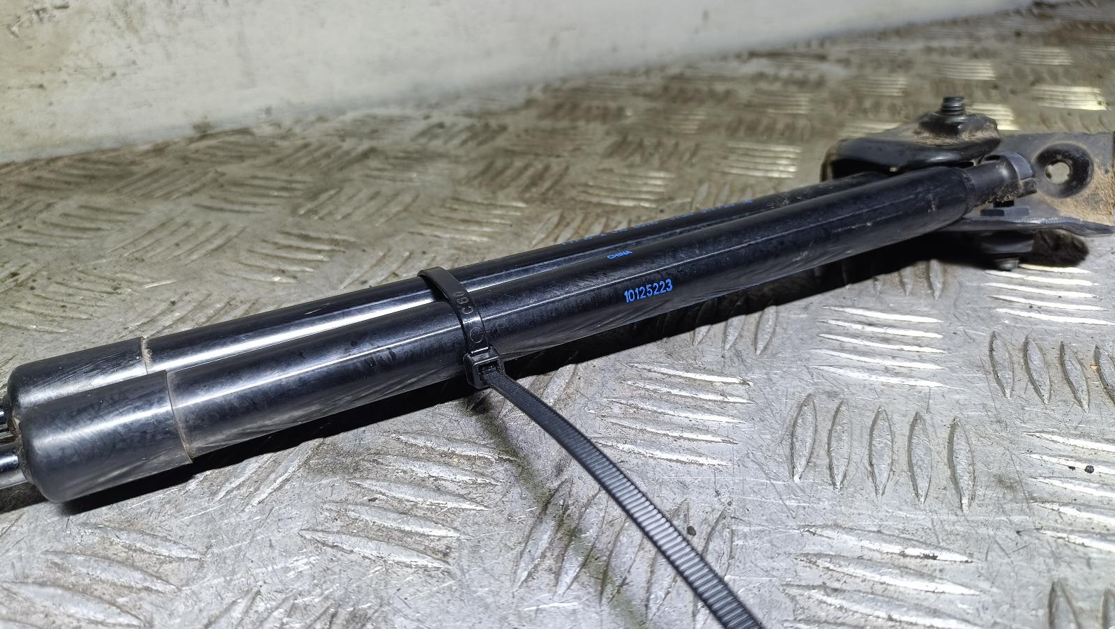 View Auto part Hatch Strut Mg Mg3 2021