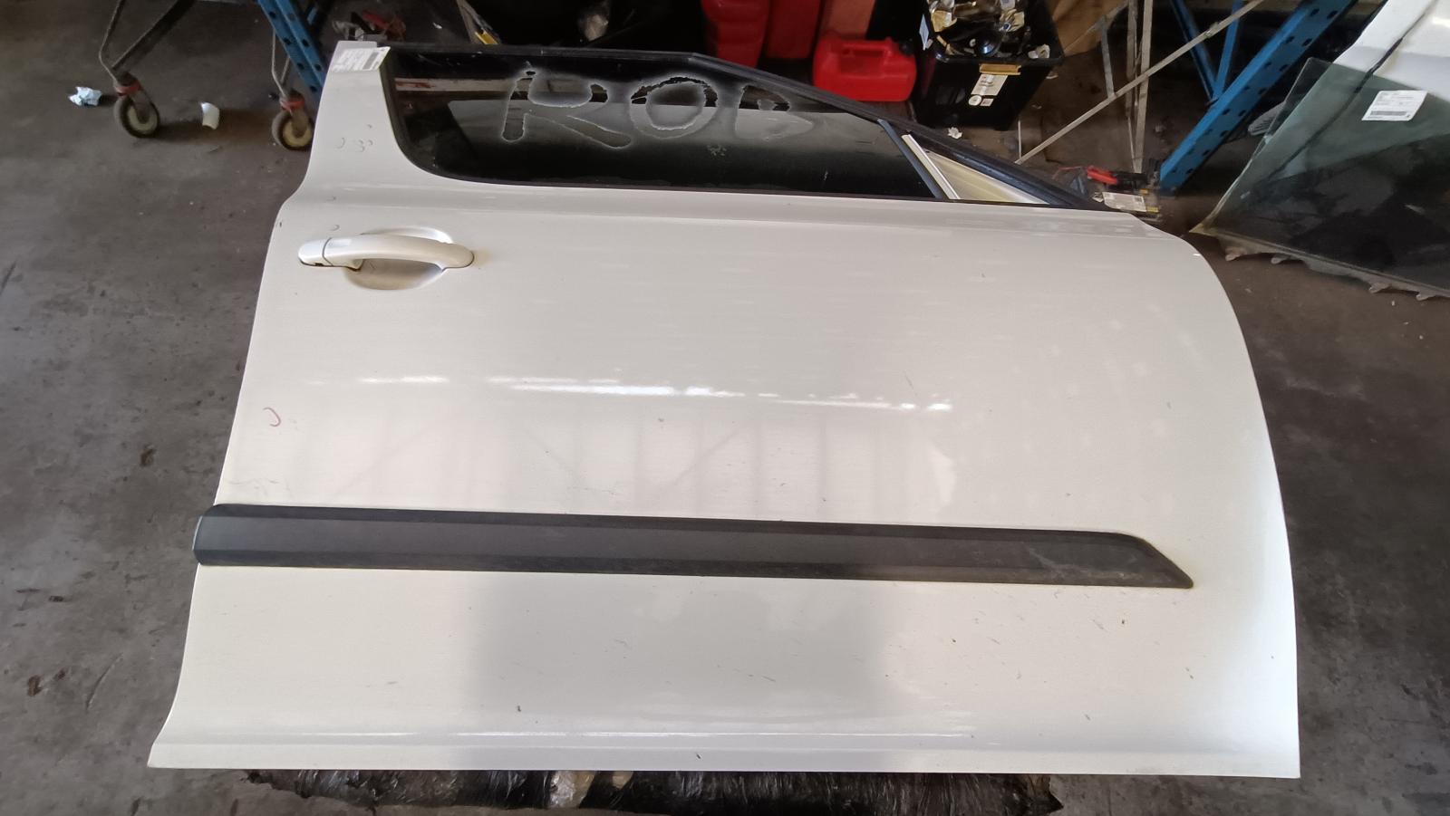 View Auto part Right Front Door Skoda Yeti 2015