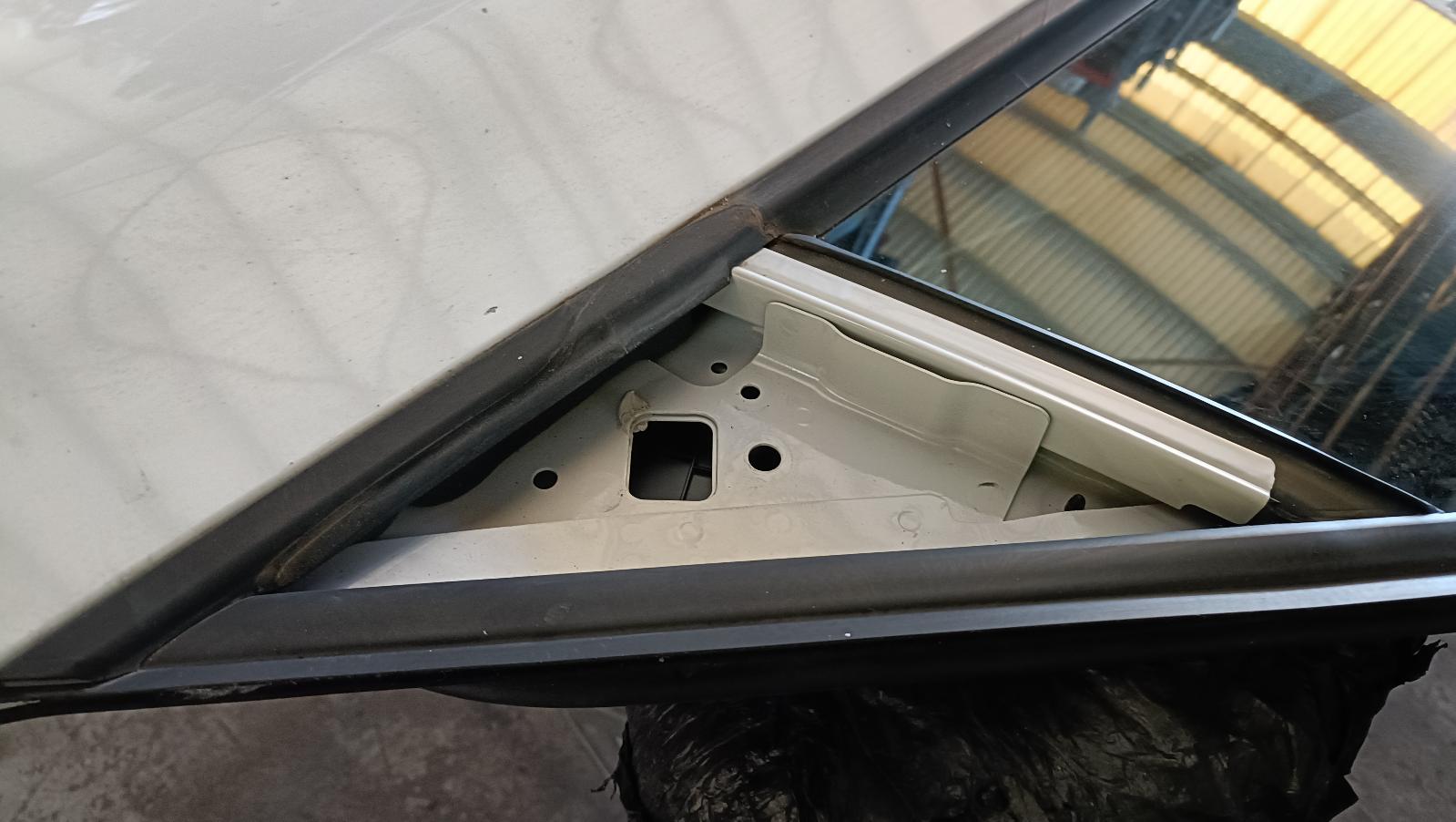 View Auto part Right Front Door Skoda Yeti 2015