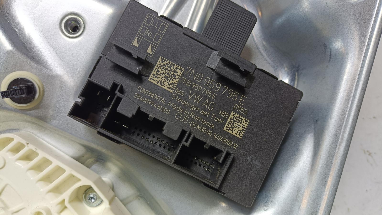 View Auto part Left Rear Wnd Reg/Motor Skoda Yeti 2015