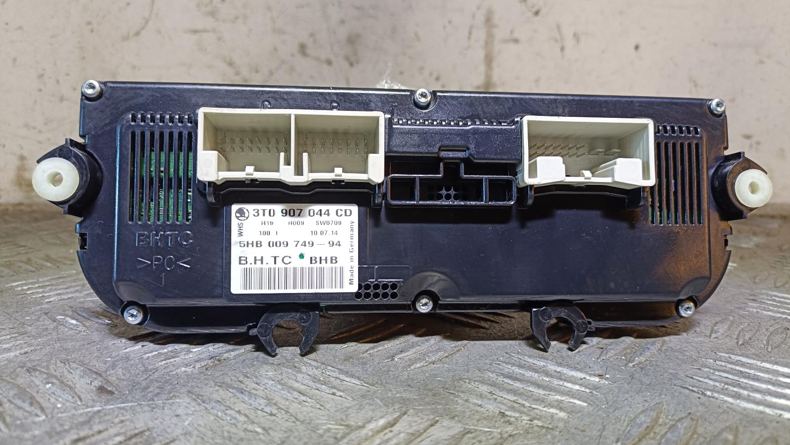 View Auto part Heater/Ac Controls Skoda Yeti 2015