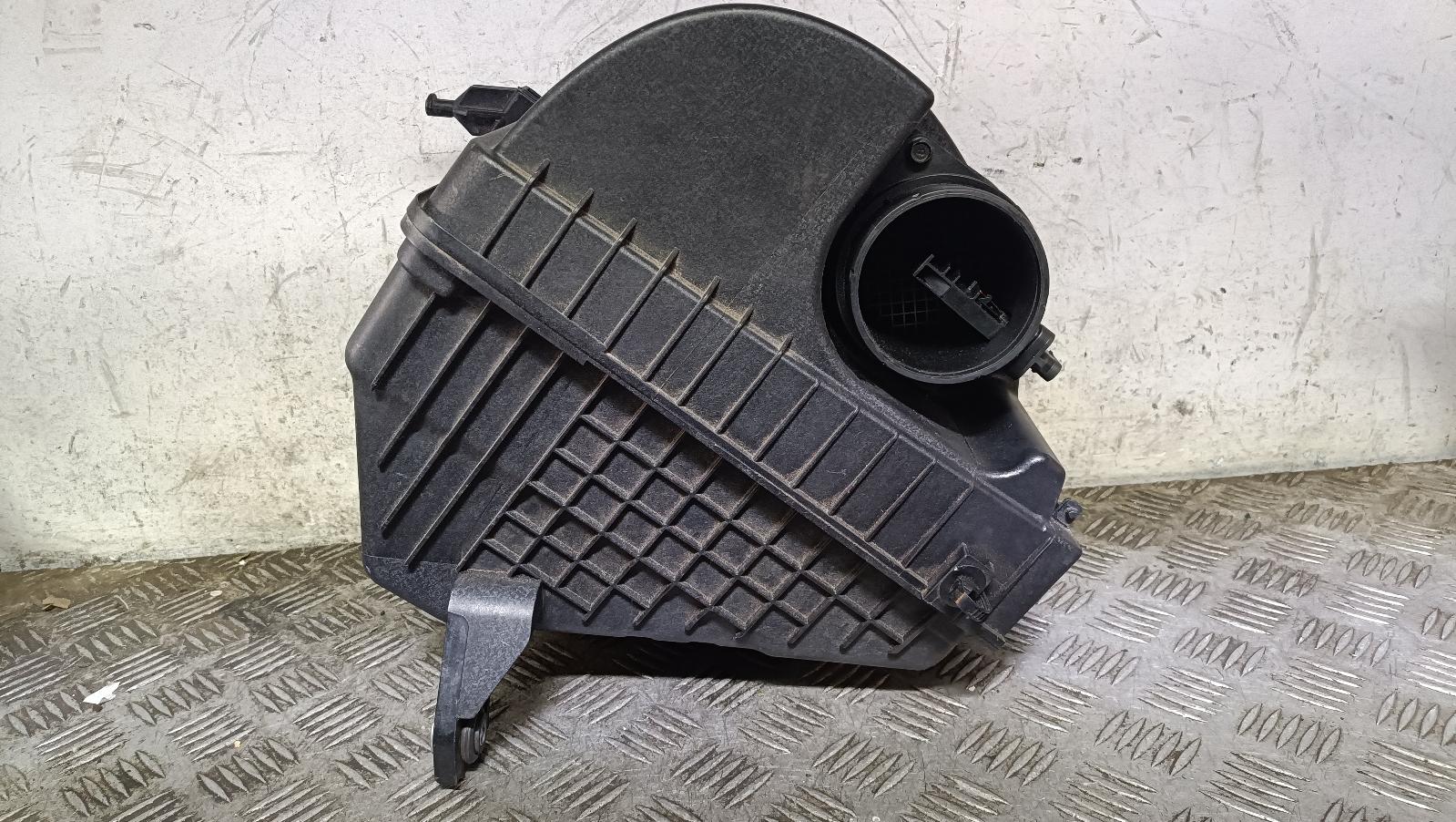 View Auto part Air Cleaner/Box Kia Carnival/grand Carnival 2016
