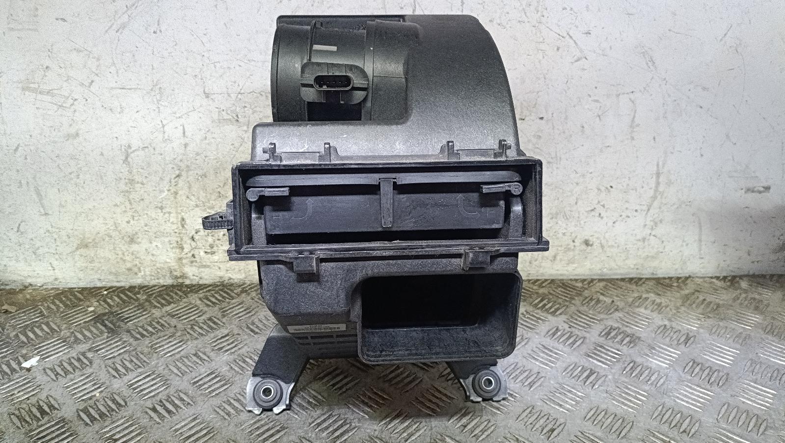 View Auto part Air Cleaner/Box Kia Carnival/grand Carnival 2016