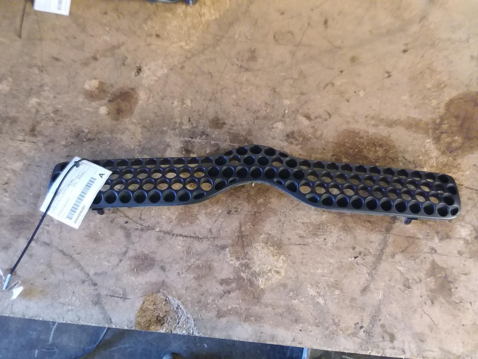View Auto part Grille Toyota Echo 2000