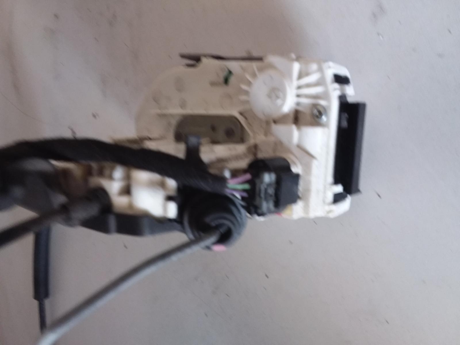 2014 Fiat Freemont Door/Boot/Gate Lock View Auto part Door/Boot/Gate Lock Fiat Freemont 2014