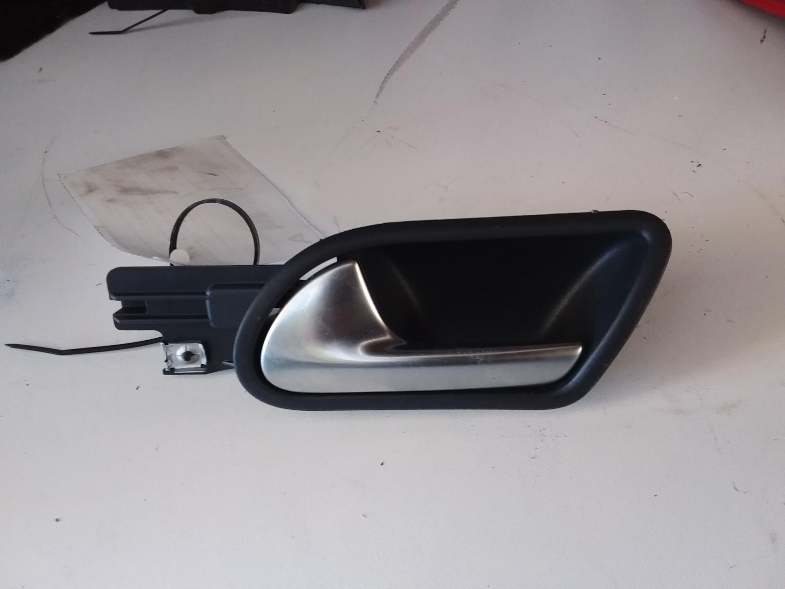 2006 Volkswagen Golf Door Handle View Auto part Door Handle Volkswagen Golf 2006