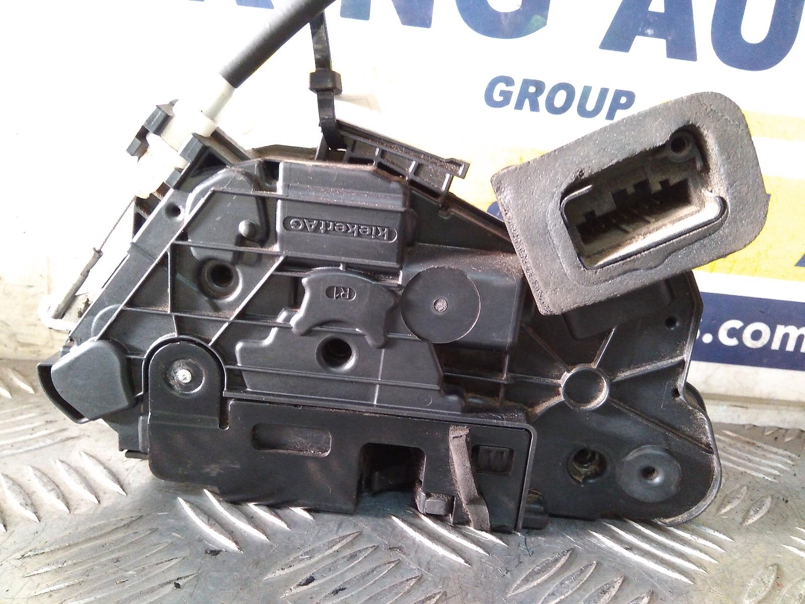 View Auto part Door/Boot/Gate Lock Volkswagen Golf 2011
