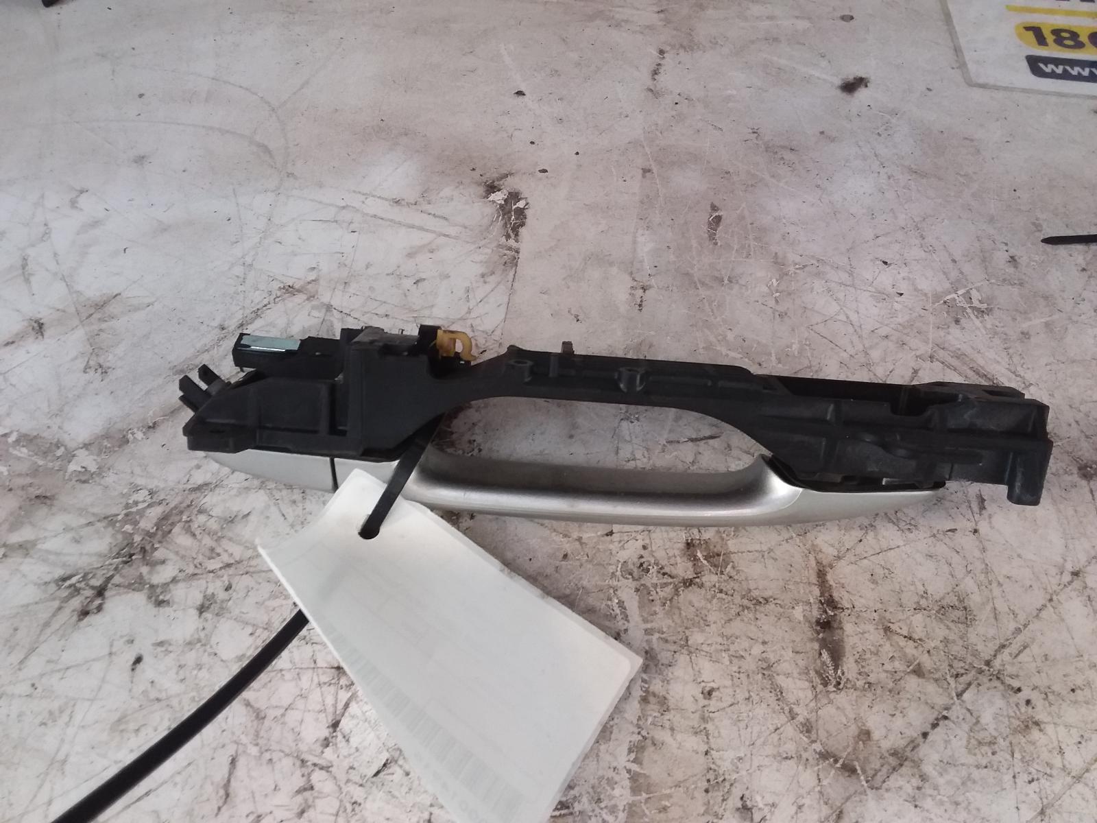 View Auto part Door Handle Toyota Kluger 2009