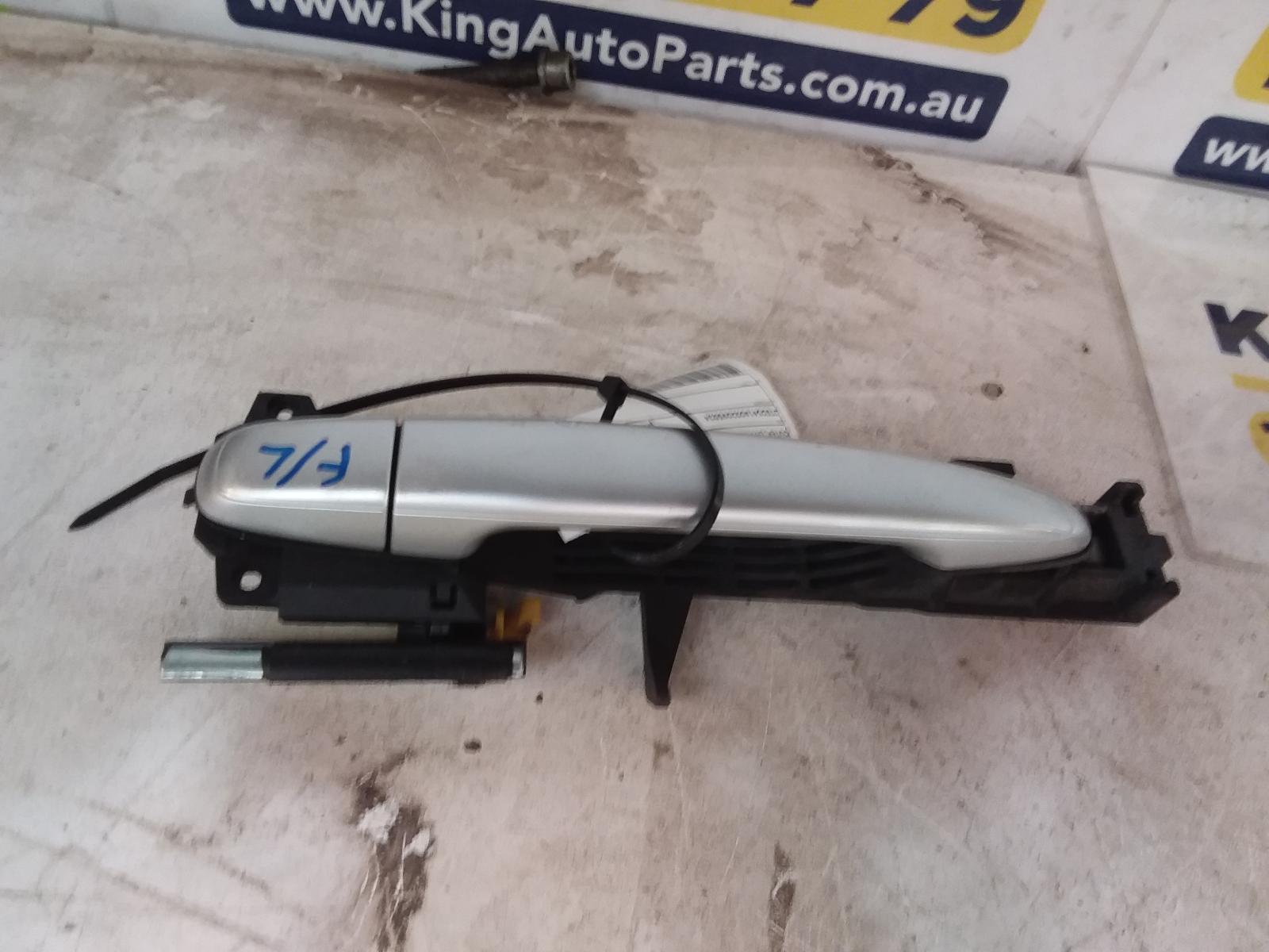 View Auto part Door Handle Toyota Kluger 2009