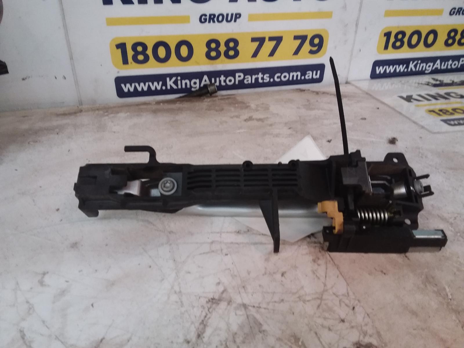 View Auto part Door Handle Toyota Kluger 2009