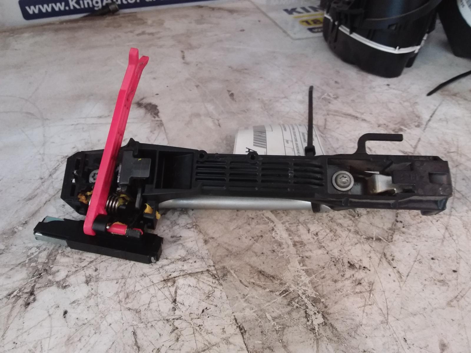 View Auto part Door Handle Toyota Kluger 2009