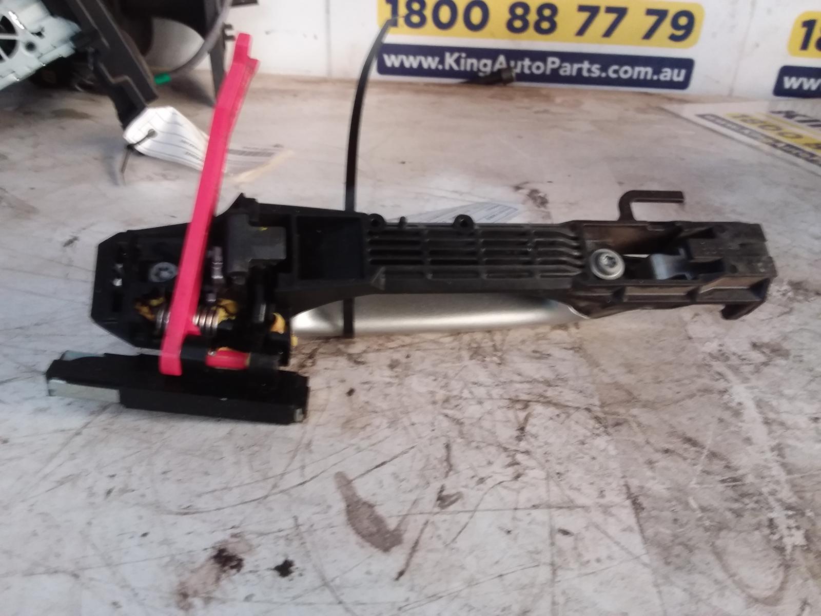 View Auto part Door Handle Toyota Kluger 2009