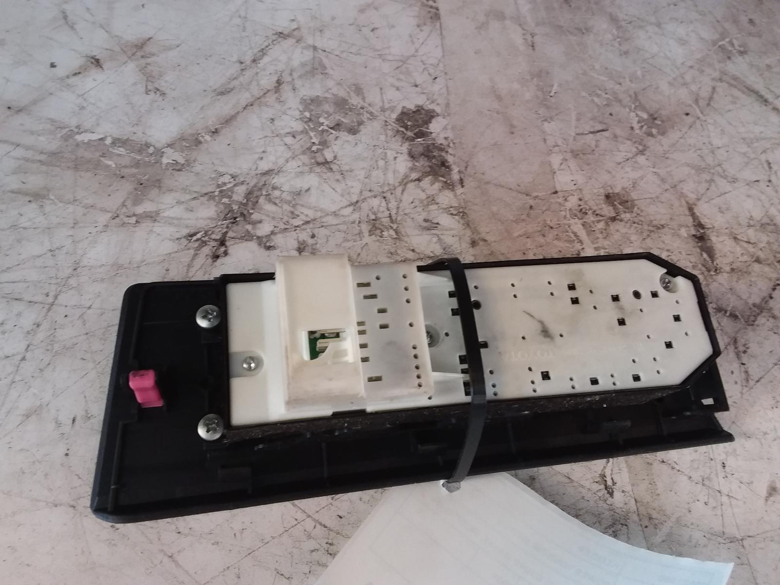 View Auto part Pwr Dr Wind Switch Toyota Kluger 2009