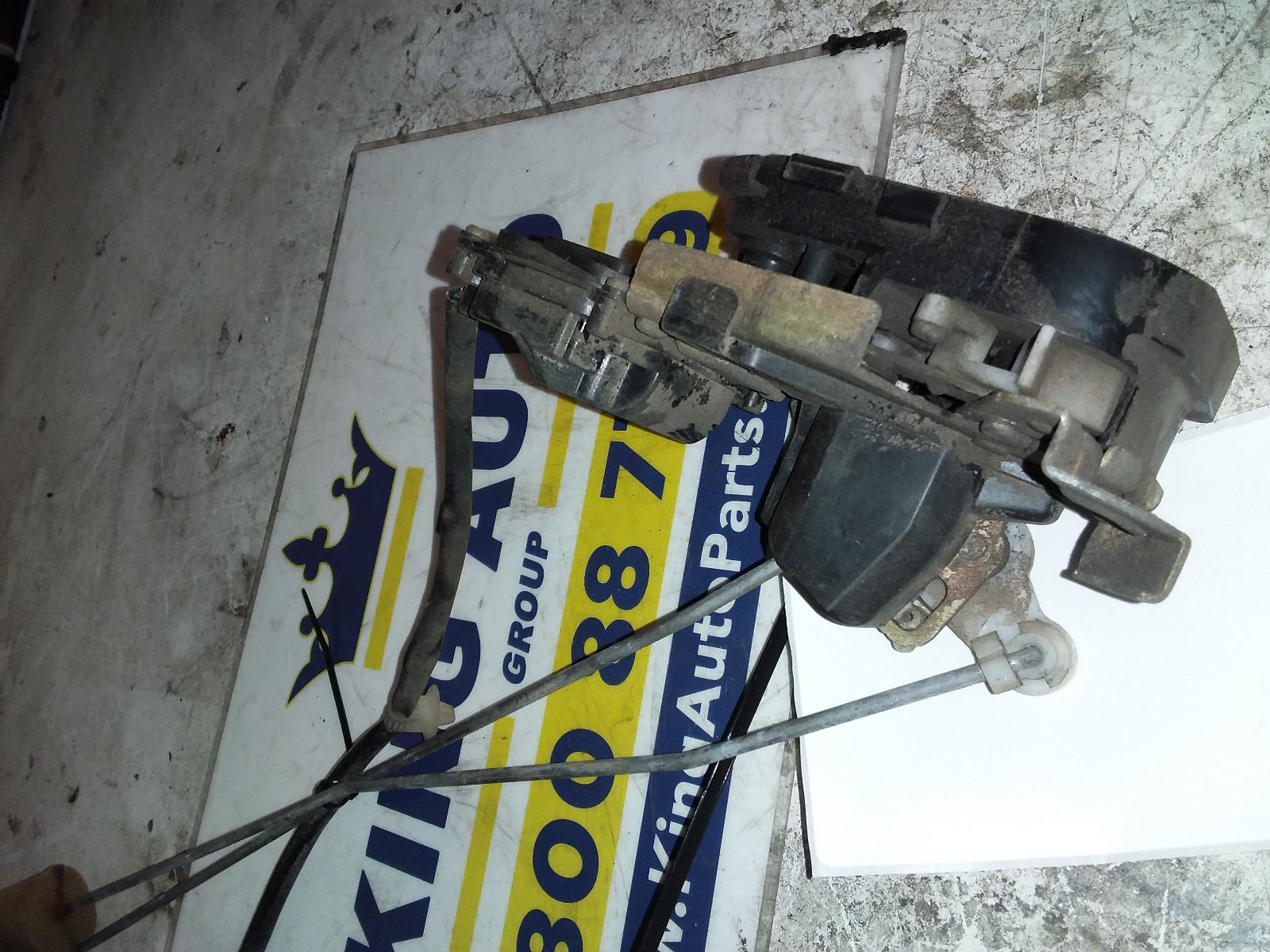 View Auto part Door/Boot/Gate Lock Mazda 323 2000