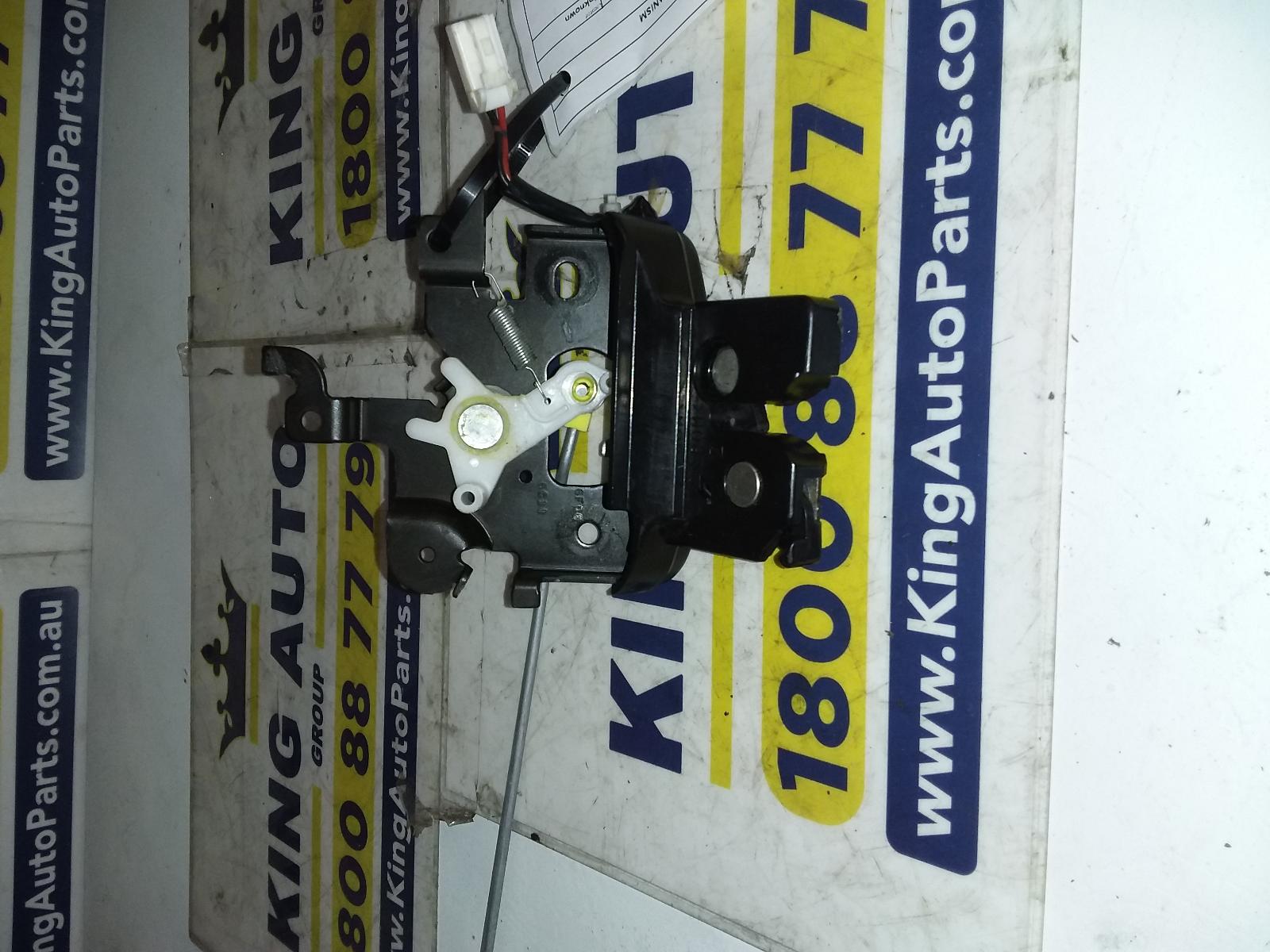 View Auto part Door/Boot/Gate Lock Mazda 3 2006