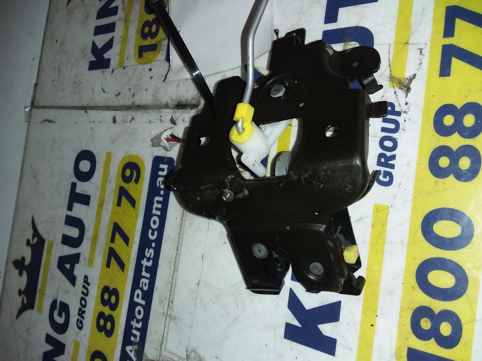 View Auto part Door/Boot/Gate Lock Mazda 3 2006