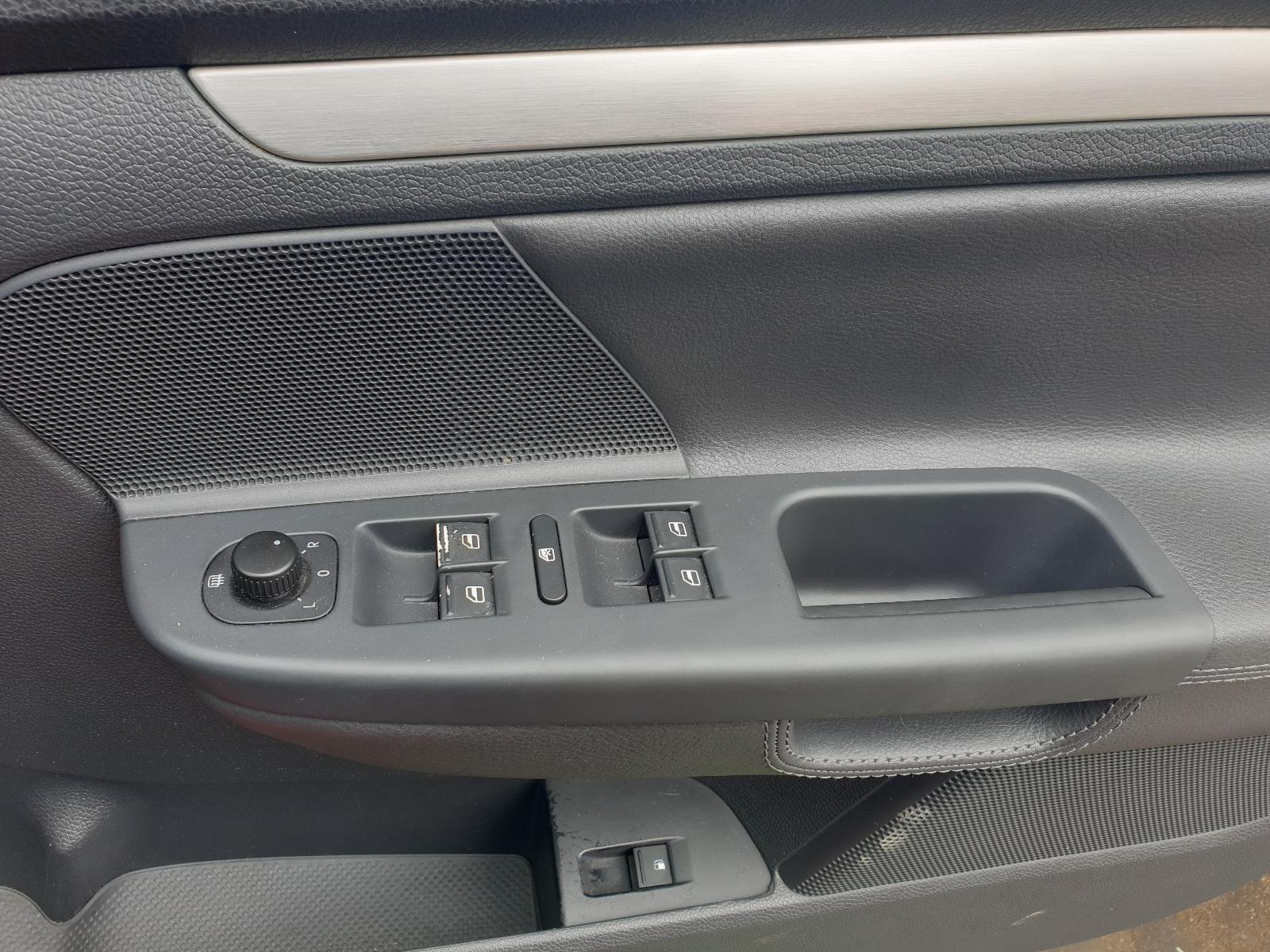 2006 Volkswagen Golf Door Handle View Auto part Door Handle Volkswagen Golf 2006
