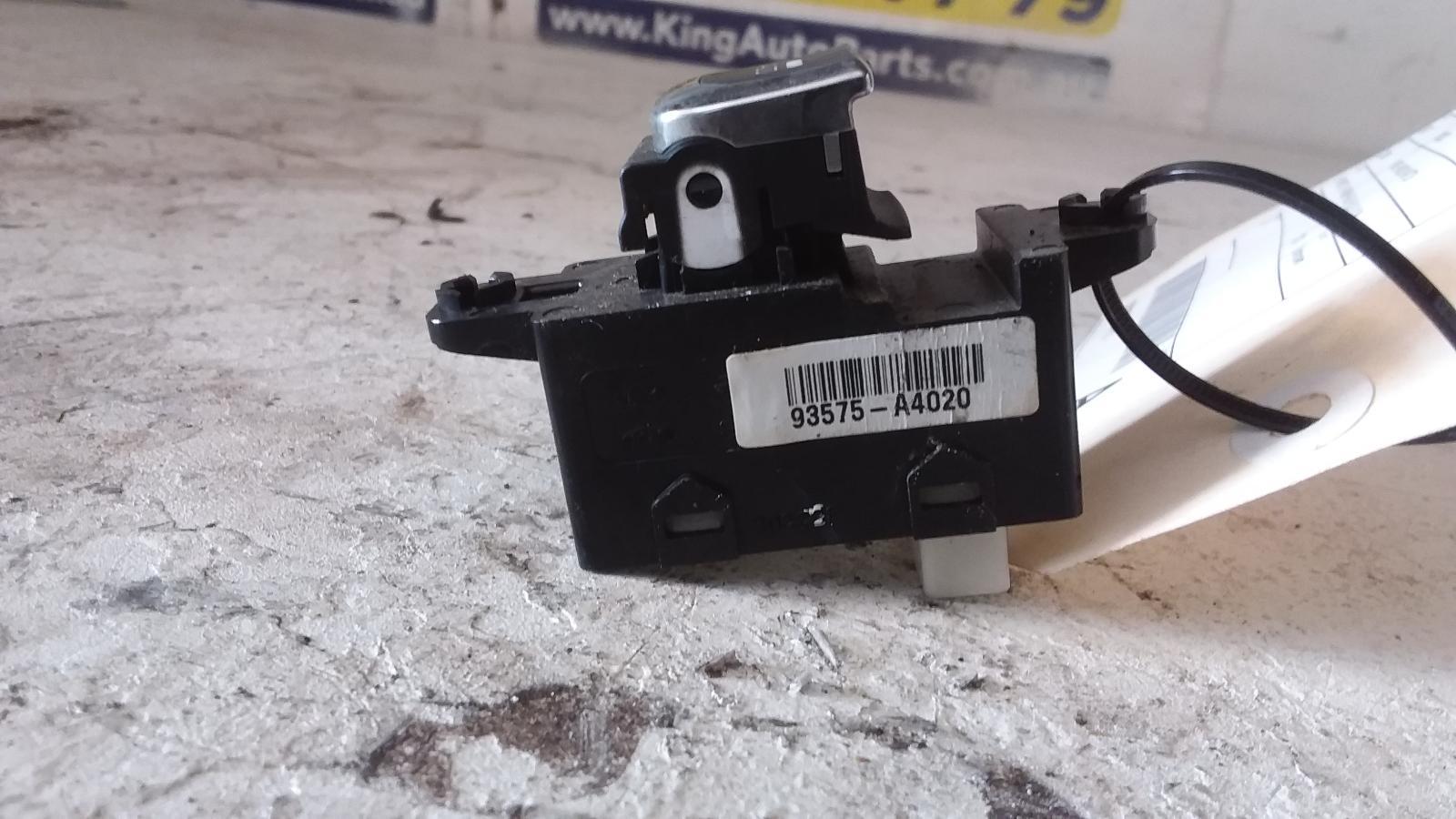 View Auto part Pwr Dr Wind Switch Kia Rondo 2013